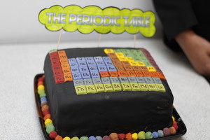 Periodic table cake 01