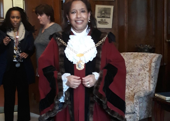 School Parliament meets Mayor of Redbridge